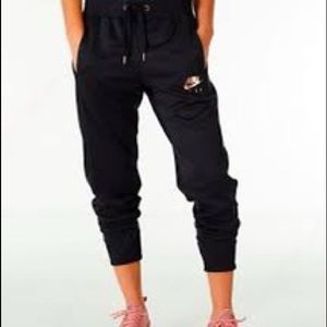 black nike joggers